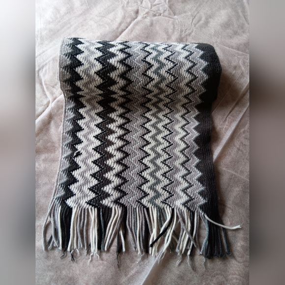 Scarf - Picture 2 of 4